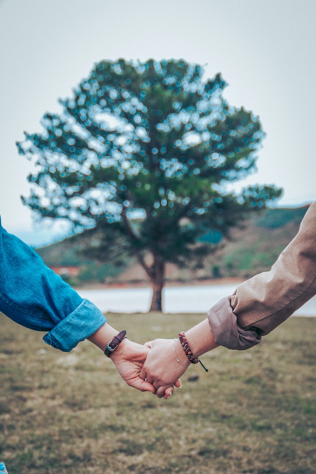 holding hands. counseling for relationship anxiety
