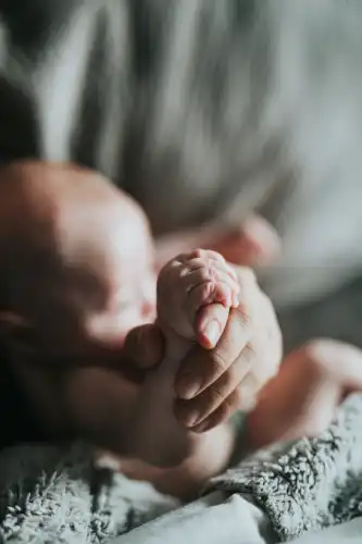 How To Bond With Your Baby If It Isn’t Immediate - Skin to skin contact